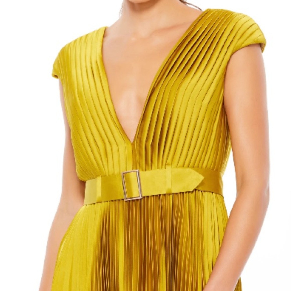Mac Duggal Pleated Cap Sleeve Dress Pleated Detail w Belt Size 6 NWT